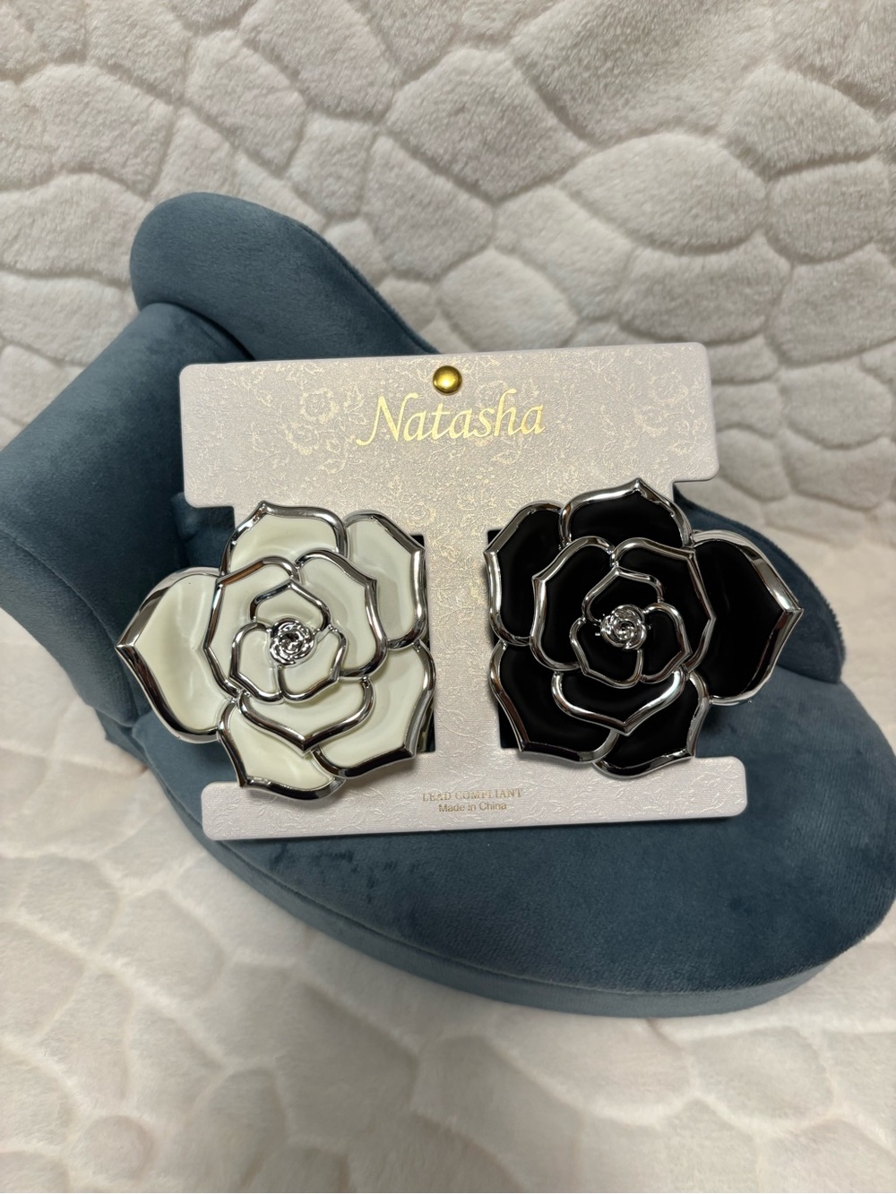Natasha Couture Black and White Rose Hair Claws